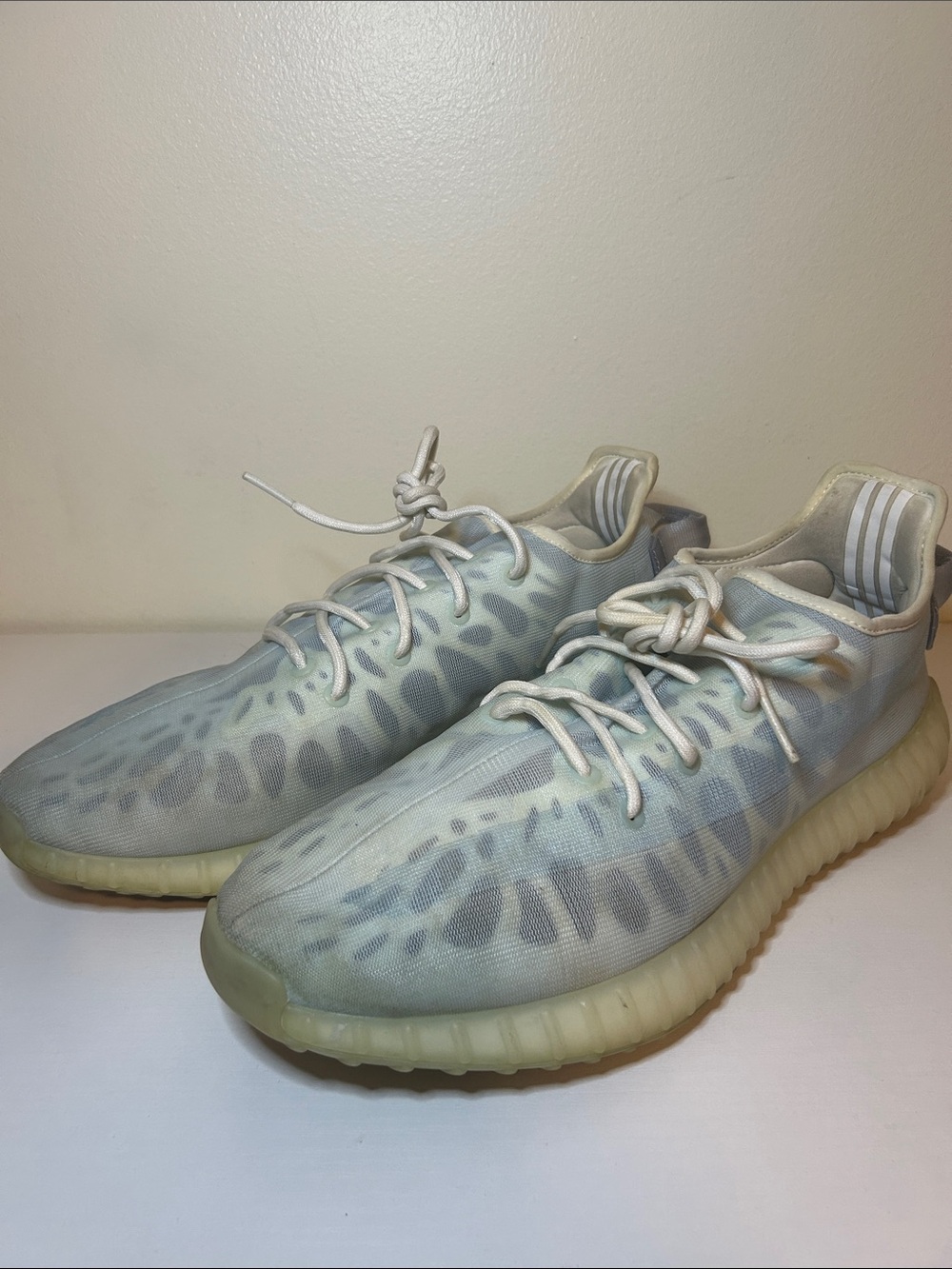 Yeezy Boost 350 V2 Pale Blue / Cream Patterned Sneakers